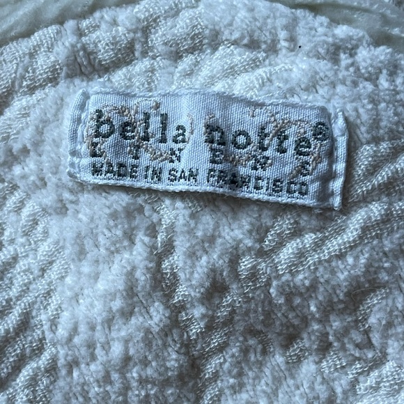 Bella Notte Vintage Elegant White Textured Throw Blanket - Picture 4 of 7